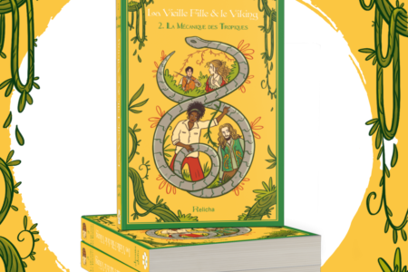 empilement de livres sur fond de lianes dessinées, laissant apparaître une couverture ornée d'un serpent mécanique s'enroulant autour des personnages principaux